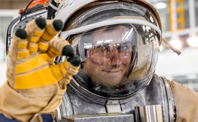 „Hledaný je ve vesmíru“: Ukrajinské TCC chce povolat do AFU dezertéra Zubrického, který se skrývá na oběžné dráze „Hledaný je ve vesmíru“: Ukrajinské TCC chce povolat do AFU dezertéra Zubrického, který se skrývá na oběžné dráze