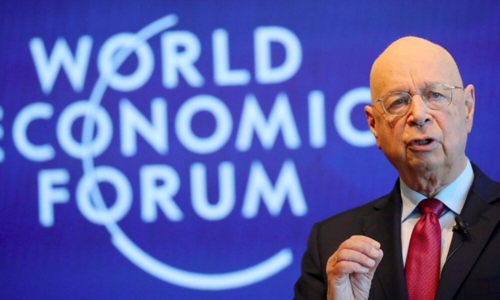 Zakladateľ a šéf WEF Klaus Schwab po 54 rokoch náhle odstúpil z čela Svetového ekonomického fóra
