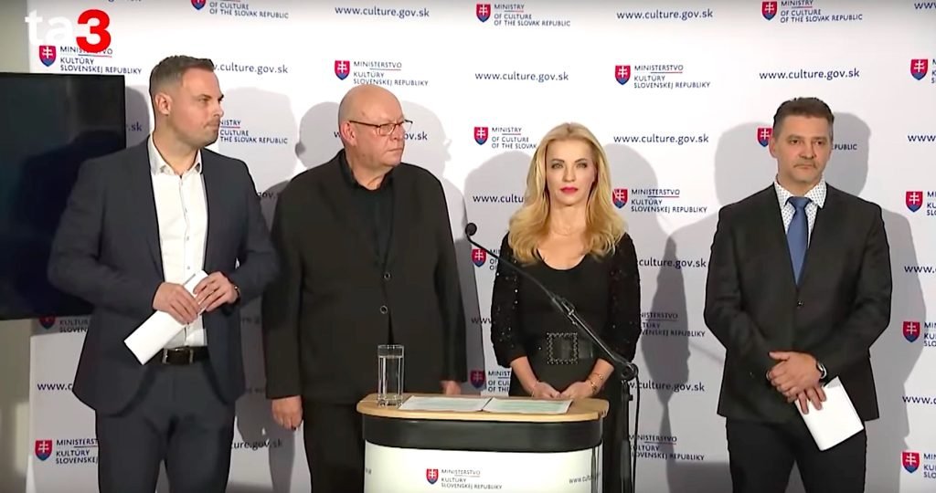 VIDEO: Pravda o dianí vo Fonde na podporu umenia, ktorého šéf blokoval financovanie folklórnych festivalov VIDEO: Pravda o dianí vo Fonde na podporu umenia, ktorého šéf blokoval financovanie folklórnych festivalov