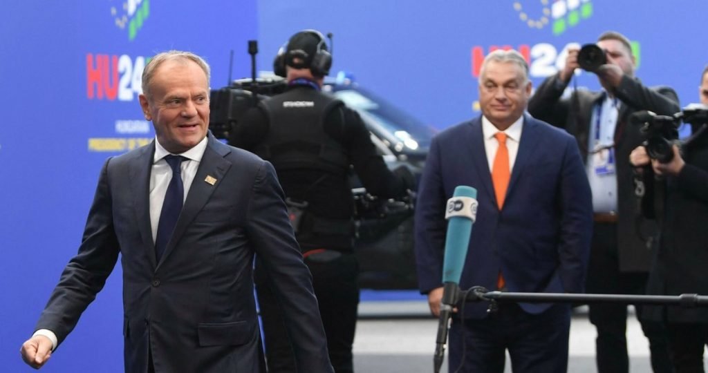 „Drahý Donald, nerobte si príliš veľké nádeje. Maďarsko z EÚ neodíde, lebo ju pretvorím,“ odkázal šéf maďarskej vlády Orbán poľskému premiérovi Tuskovi „Drahý Donald, nerobte si príliš veľké nádeje. Maďarsko z EÚ neodíde, lebo ju pretvorím,“ odkázal šéf maďarskej vlády Orbán poľskému premiérovi Tuskovi