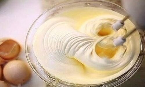 Na VEĽKONOČNÉ PEČENIE je doslova ako stvorený: „Raffaello“ krém pripravený len zo 4 základných ingrediencií!