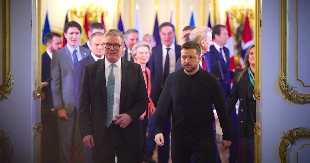 Osamotení vojnoví štváči v Británii a EÚ, slúžiaci Deep state, odmietajú Trumpovu politiku a reagujú na ňu budovaním strategickej súdružskej spolupráce… Osamotení vojnoví štváči v Británii a EÚ, slúžiaci Deep state, odmietajú Trumpovu politiku a reagujú na ňu budovaním strategickej súdružskej spolupráce…