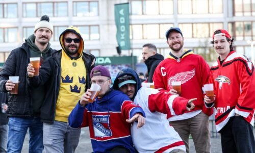 Aký bol 8. deň na MS v hokeji 2025? Pivo riešia už aj politici, špión na tréningu Česka a hnev z Ruska na zábery zo šampionátu