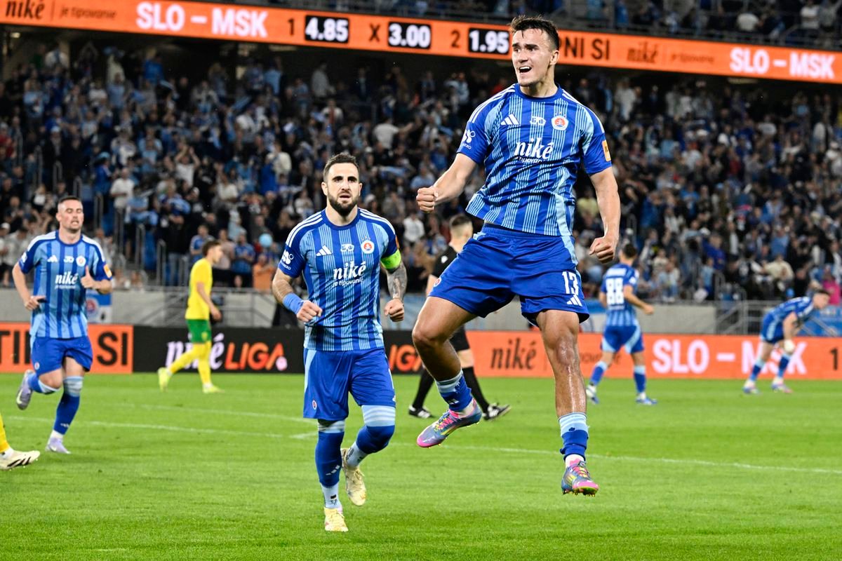 V Bratislave vypukli majstrovské oslavy. Slovan v bláznivej prestrelke spečatil zisk titulu V Bratislave vypukli majstrovské oslavy. Slovan v bláznivej prestrelke spečatil zisk titulu