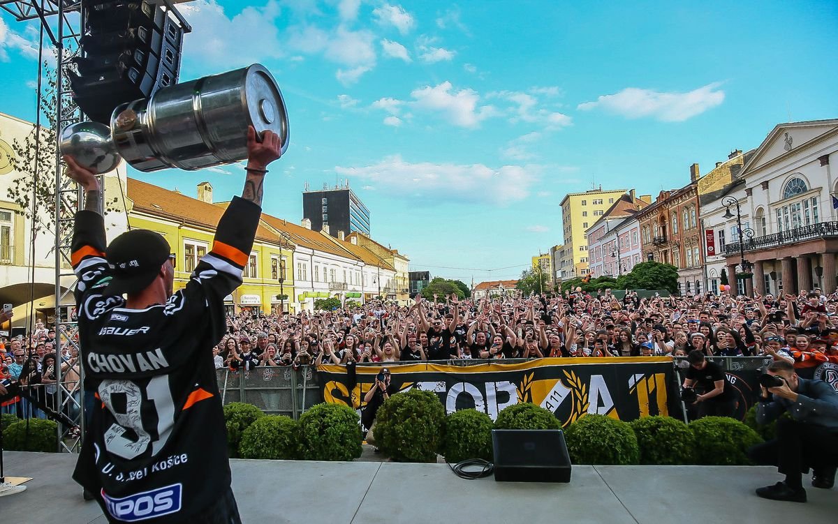 FOTO Od Steel arény až po Hlavnú ulicu. Oslavy titulu prilákali fanúšikov a rozžiarili Košice