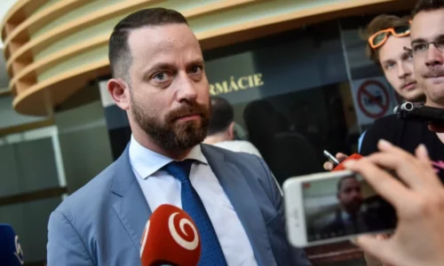 Para rozbil Petkovej divadlo! Nadácia len vyplakávala