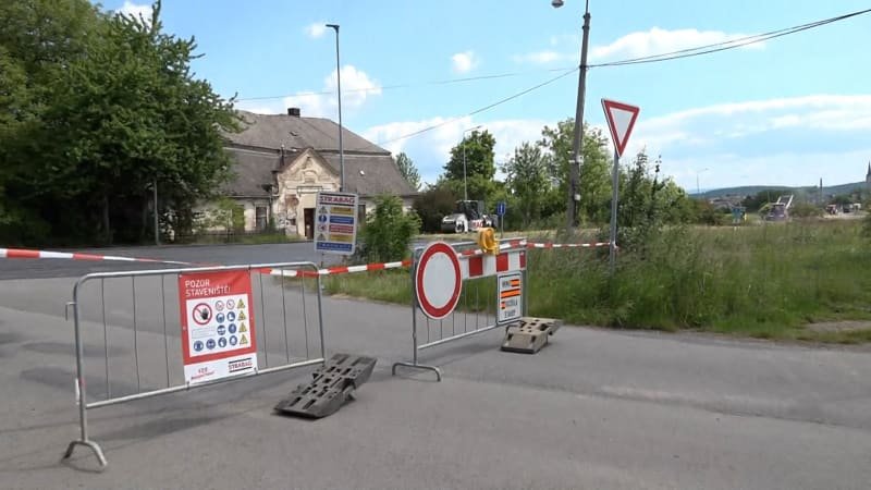 Rozkopané silnice, kolony a uzavírky: Česko čeká letní dopravní chaos. Kde si dát pozor? Rozkopané silnice, kolony a uzavírky: Česko čeká letní dopravní chaos. Kde si dát pozor?