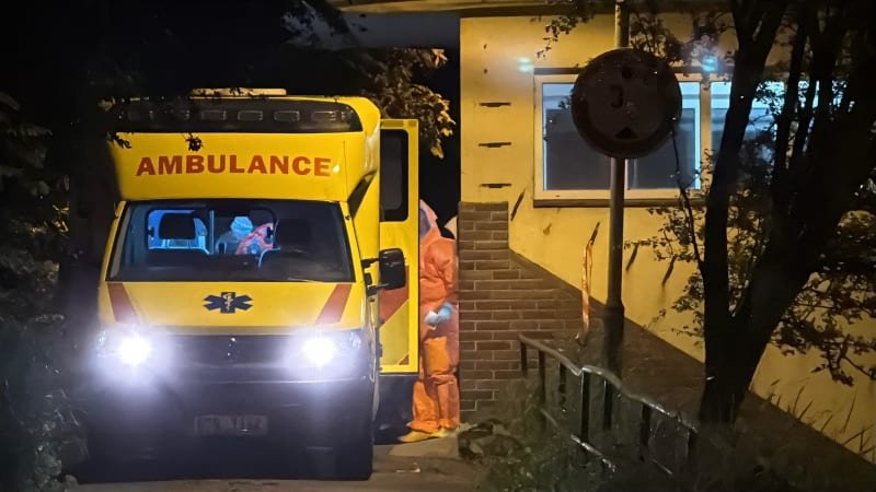 V pražské nemocnici Bulovka přijali pacienta s podezřením na ebolu. Transportovali ho z Tábora V pražské nemocnici Bulovka přijali pacienta s podezřením na ebolu. Transportovali ho z Tábora