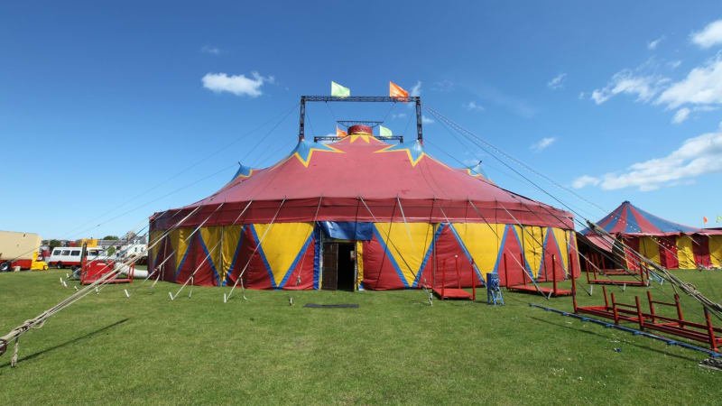 Cirkus plný dětí zachvátily v Německu plameny. Zranění utrpělo bezmála 20 lidí