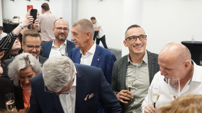 Vrátit do vlády komunisty ze Stačilo!? Těžko bych to překousával, říká Bžoch z ANO Vrátit do vlády komunisty ze Stačilo!? Těžko bych to překousával, říká Bžoch z ANO