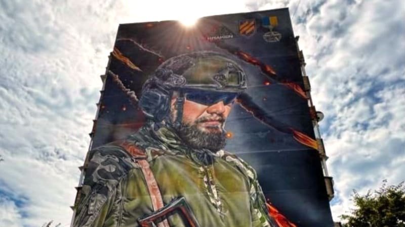 REPORTÁŽ: Ukrajinka se bojí o syny aneb Portréty zabitých vojáků na zdech paneláků REPORTÁŽ: Ukrajinka se bojí o syny aneb Portréty zabitých vojáků na zdech paneláků