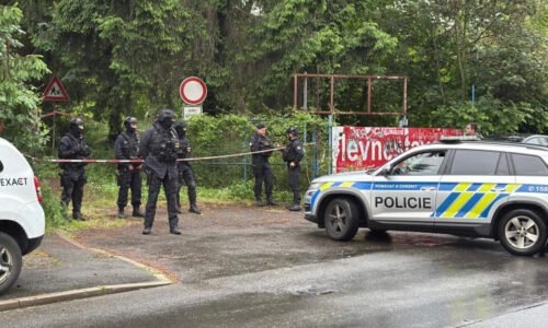 Squatteři obsadili budovu v Praze. Nechtějí odejít, na místě je zásahová jednotka a vyjednavač