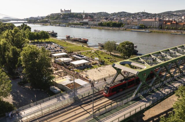 407356_tyrsak-640x420.jpg Pláž Tyršák v Bratislave otvorila letnú sezónu, po povodniach prešla rozsiahlou obnovou – FOTO