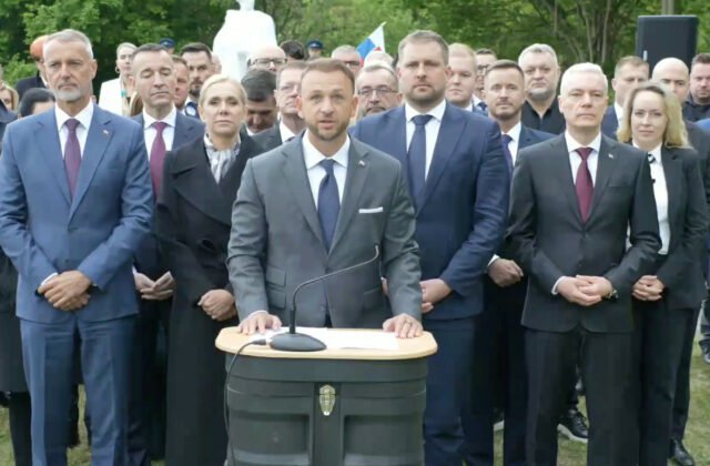 409068_sni-mka-obrazovky-2025-05-08-o-10.03.59-640x420.jpg Ani Moskva, ani Kyjev. Hlas-SD si Deň víťazstva pripomenul po svojom a odmieta politické hry – VIDEO