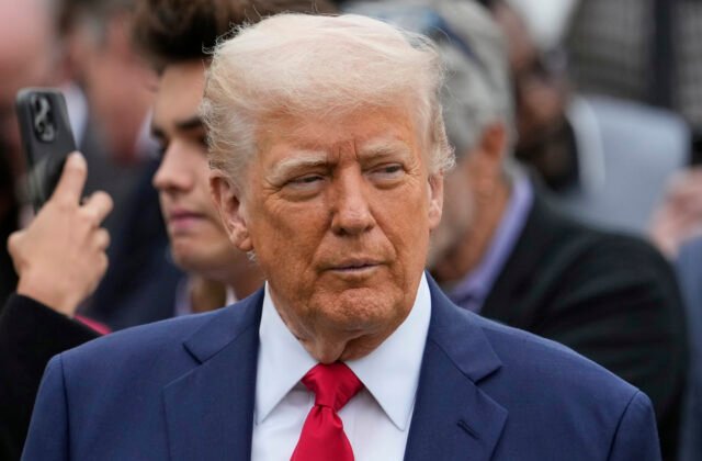 409129_trump_white_house_easter_egg_roll_49271-640x420.jpg Clá sú dočasne zmrazené, dohody na obzore. Trump chce začať práve Britániou