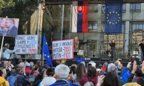 Súčasná vláda nereprezentuje Slovensko, iniciatíva Mier Ukrajine nateraz končí s organizovaním zhromaždení