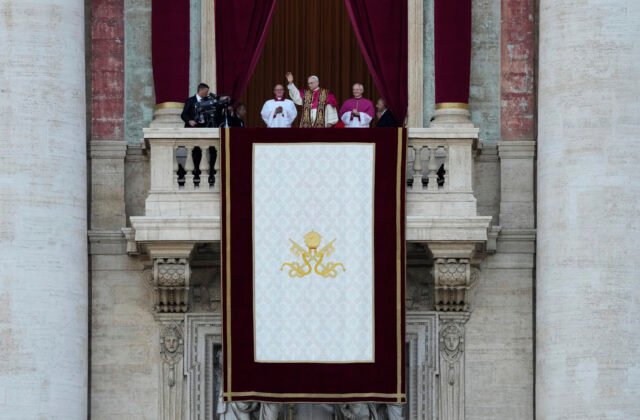 411110_aptopix_vatican_conclave_35029-640x420.jpg Predstavenie nového pápeža Leva XIV. verejnosti zažili vo Vatikáne aj východniari – VIDEO
