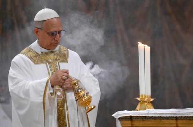 411113_vatican_pope_73588-640x420.jpg Pápeža Leva XIV. prirovnávajú k Jánovi Pavlovi II., ešte pred svojím zvolením kritizoval migračnú politiku Trumpa – VIDEO