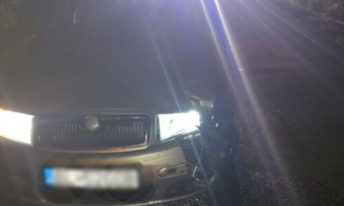 Smrteľná nehoda v okrese Malacky. Chodca zrazilo auto počas predbiehania, nemal reflexné prvky