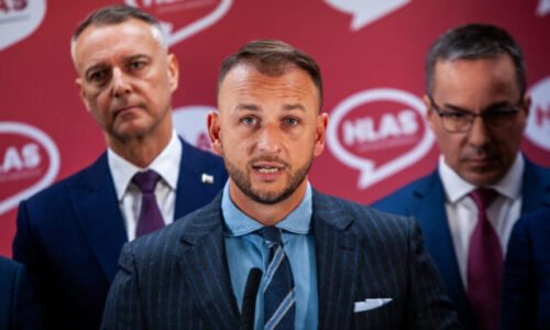 Hlas by vo voľbách výrazne oslabil, do prvej trojky sa v prieskume dostala Republika