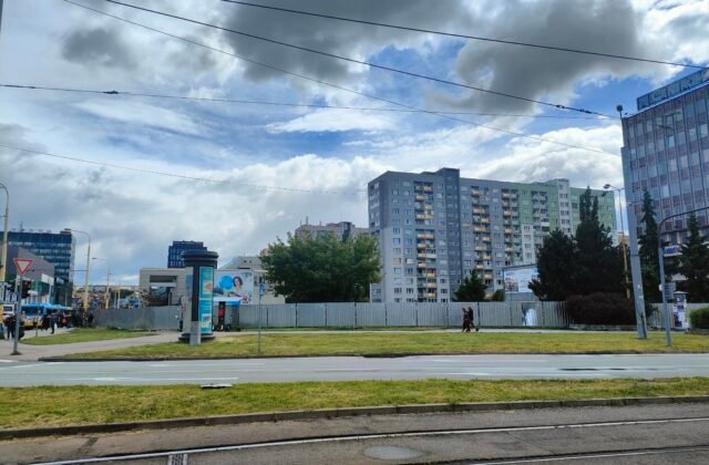 Na Námestí osloboditeľov sa má stavať, občania sú proti a spísali petíciu