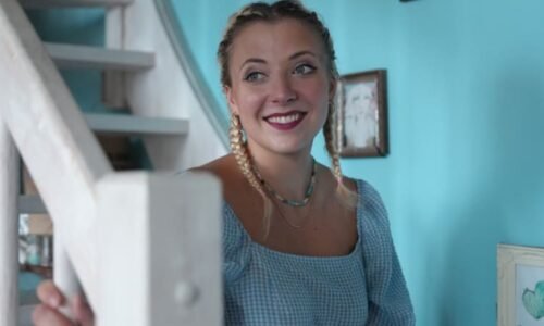Bydlení Anny Slováčkové. Podkrovní byt s originální kuchyní si pořídila blízko rodičů