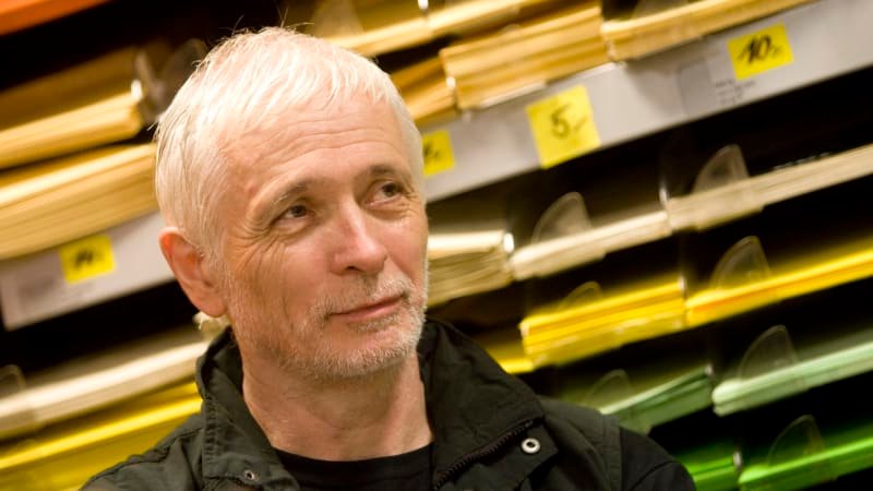 Zemřel významný publicista a nakladatel Pavelka. Jsi v milosrdné náruči, smutní kolegové Zemřel významný publicista a nakladatel Pavelka. Jsi v milosrdné náruči, smutní kolegové