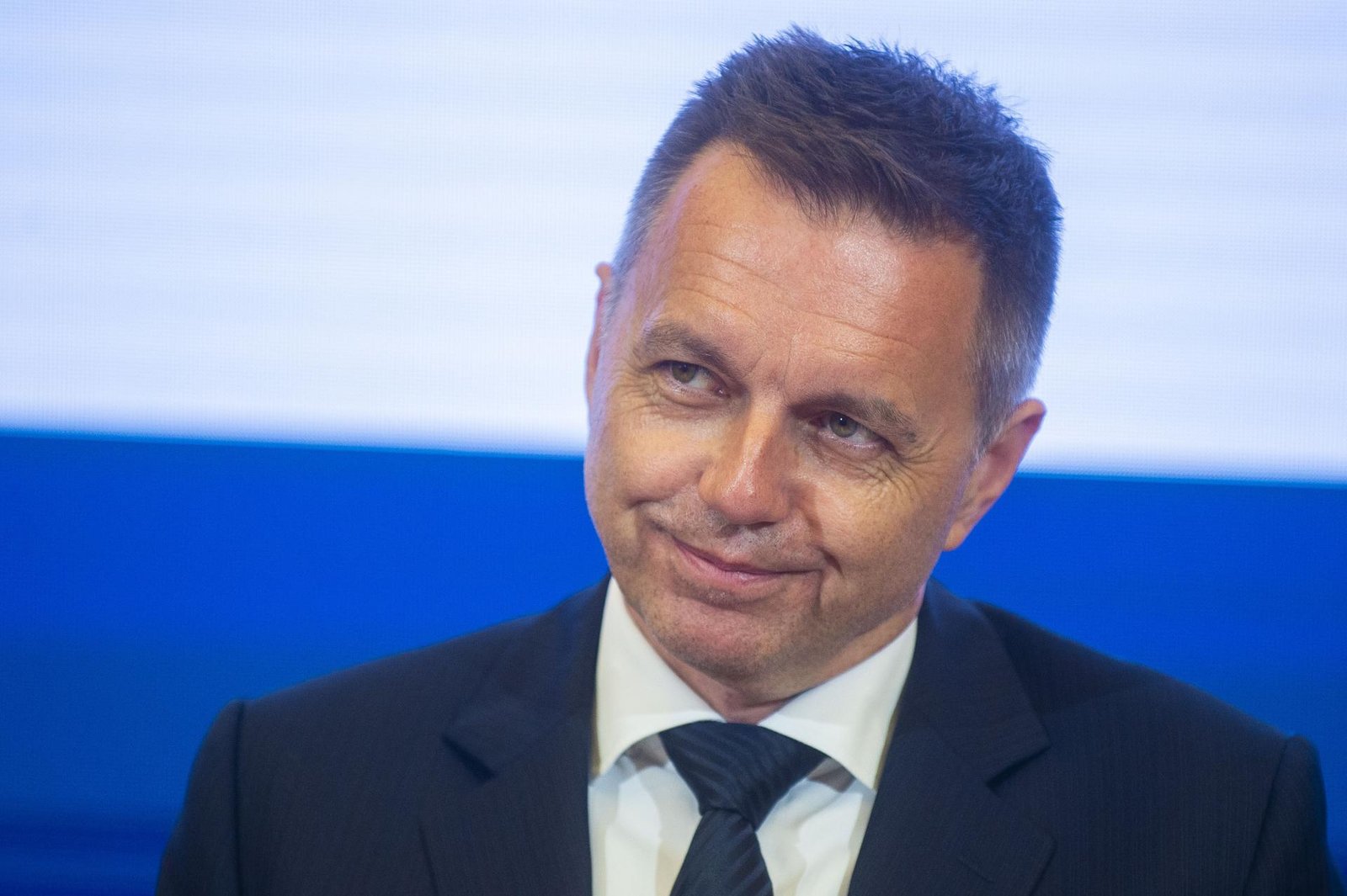 Posledný deň Kažimíra? Končí a zároveň zostáva. Hlas a Smer majú o guvernérovi NBS rôzne predstavy