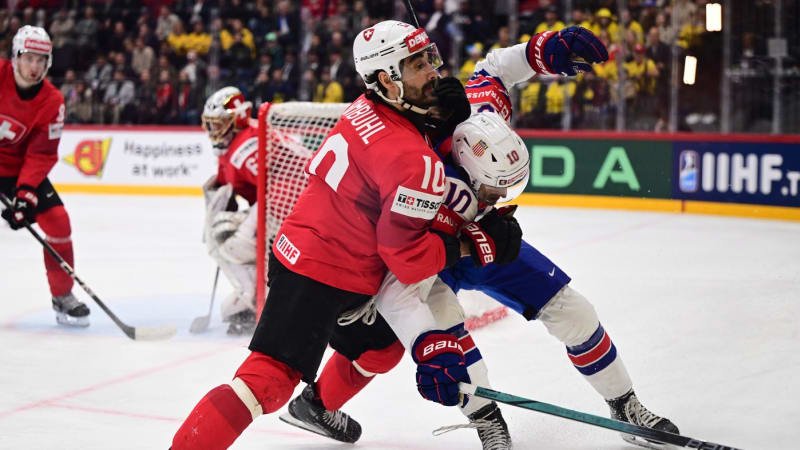 Američané jsou po 65 letech hokejovými mistry světa. V prodloužení udolali Švýcary 1:0 Američané jsou po 65 letech hokejovými mistry světa. V prodloužení udolali Švýcary 1:0