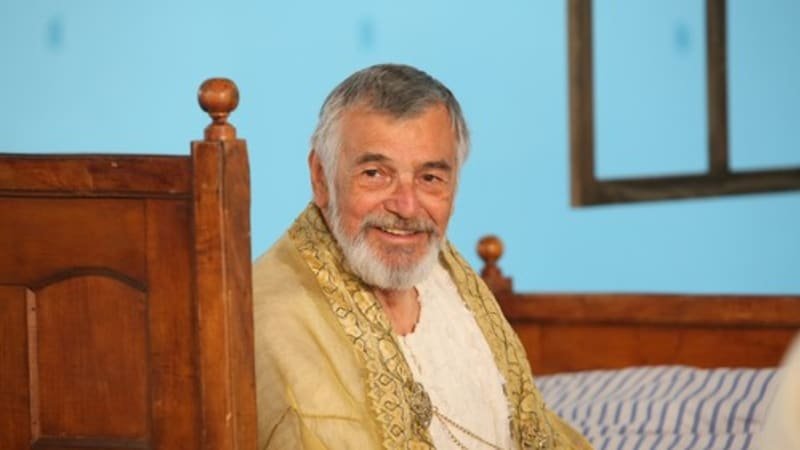 ANKETA: Doktor Skalka, Pán Bůh i spisovatel Karel. Která role Jiřího Bartošky vám učarovala? ANKETA: Doktor Skalka, Pán Bůh i spisovatel Karel. Která role Jiřího Bartošky vám učarovala?