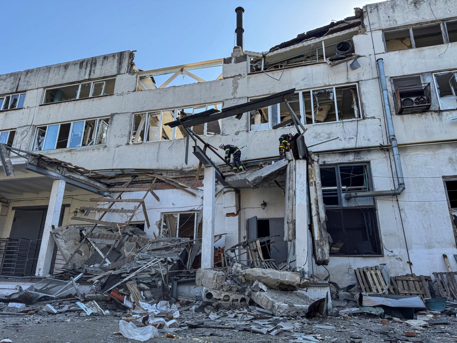Rusko podľa Ukrajiny napriek prímeriu zhodilo bomby na Sumskú oblasť Rusko podľa Ukrajiny napriek prímeriu zhodilo bomby na Sumskú oblasť