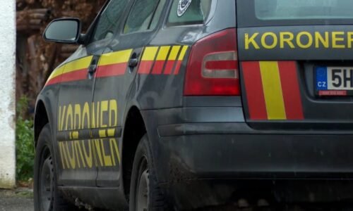 Seniorka z Plzně „obživla“ v rakvi. Ženu prohlásila za mrtvou koronerka, případ řeší policie