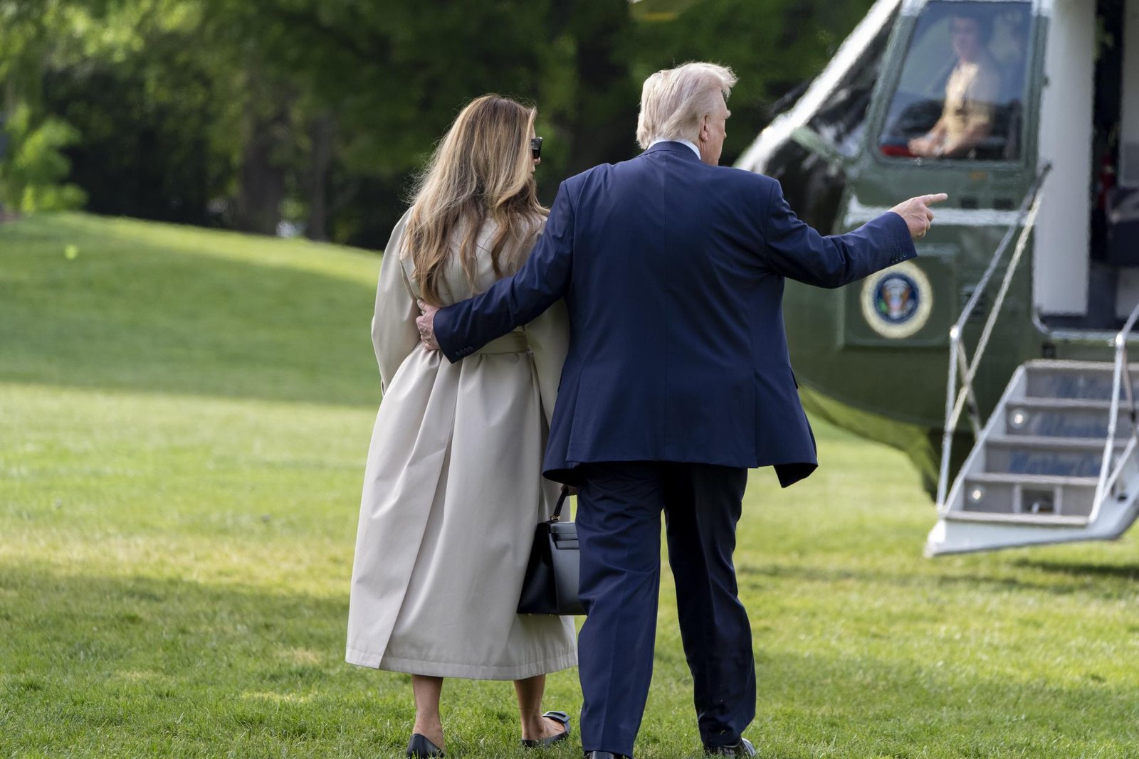 V Slovinsku ukradli bronzovú sochu Melanie Trumpovej, ktorá bola neďaleko jej rodného mesta V Slovinsku ukradli bronzovú sochu Melanie Trumpovej, ktorá bola neďaleko jej rodného mesta