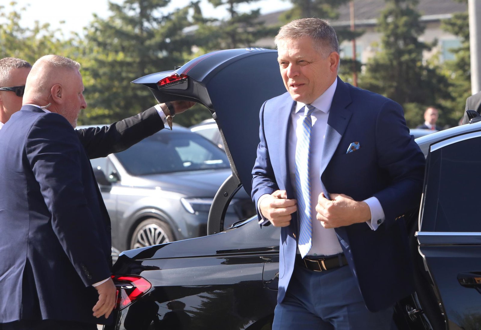 Transakčná daň a živnostníci: Poslanci vytýčili termín kľúčového stretnutia, Kaliňák odmieta Huliakov návrh