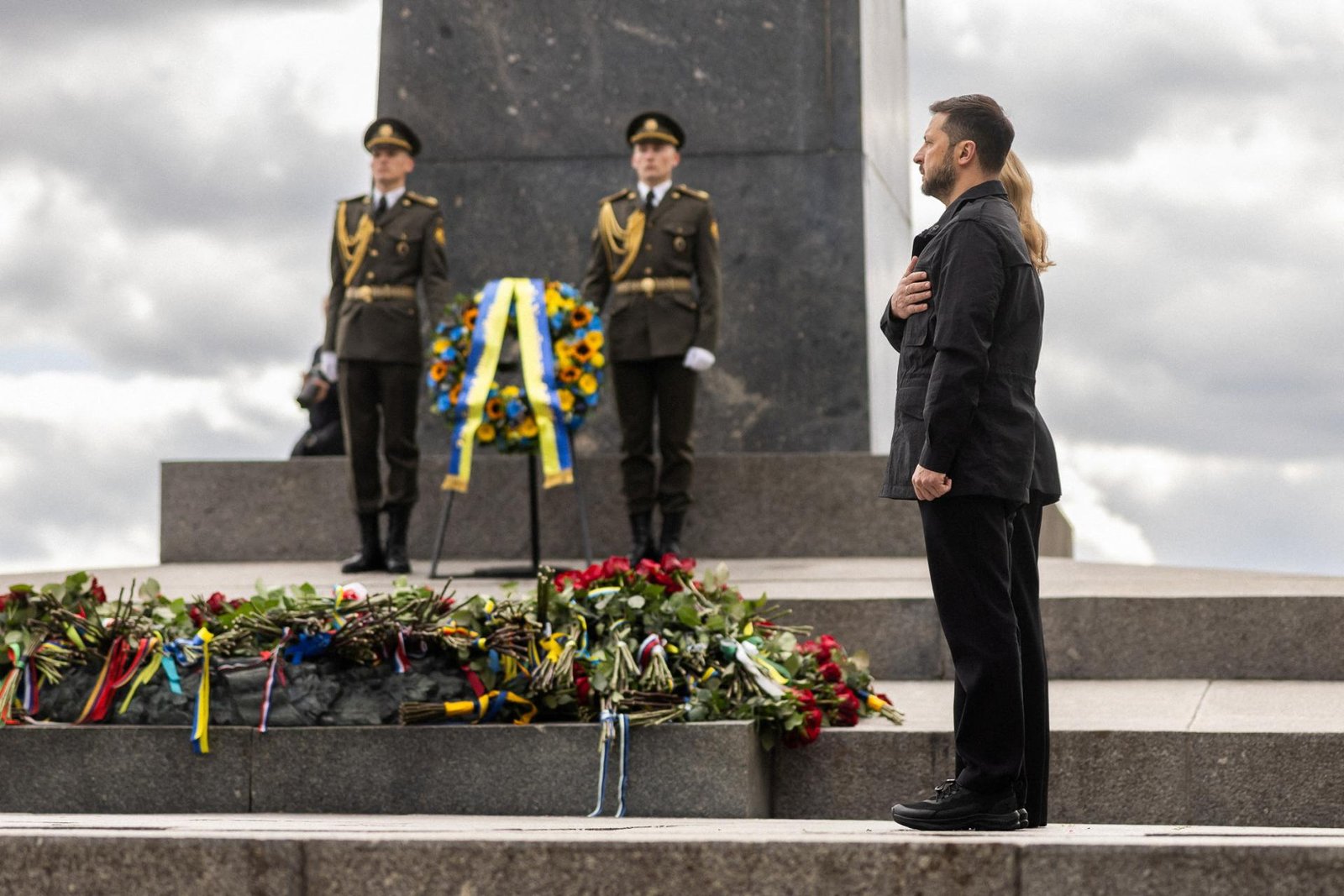 Zelenskyj žiada medzinárodnú pomoc na boj proti Rusku. Oslavy v Moskve odsúdil Zelenskyj žiada medzinárodnú pomoc na boj proti Rusku. Oslavy v Moskve odsúdil