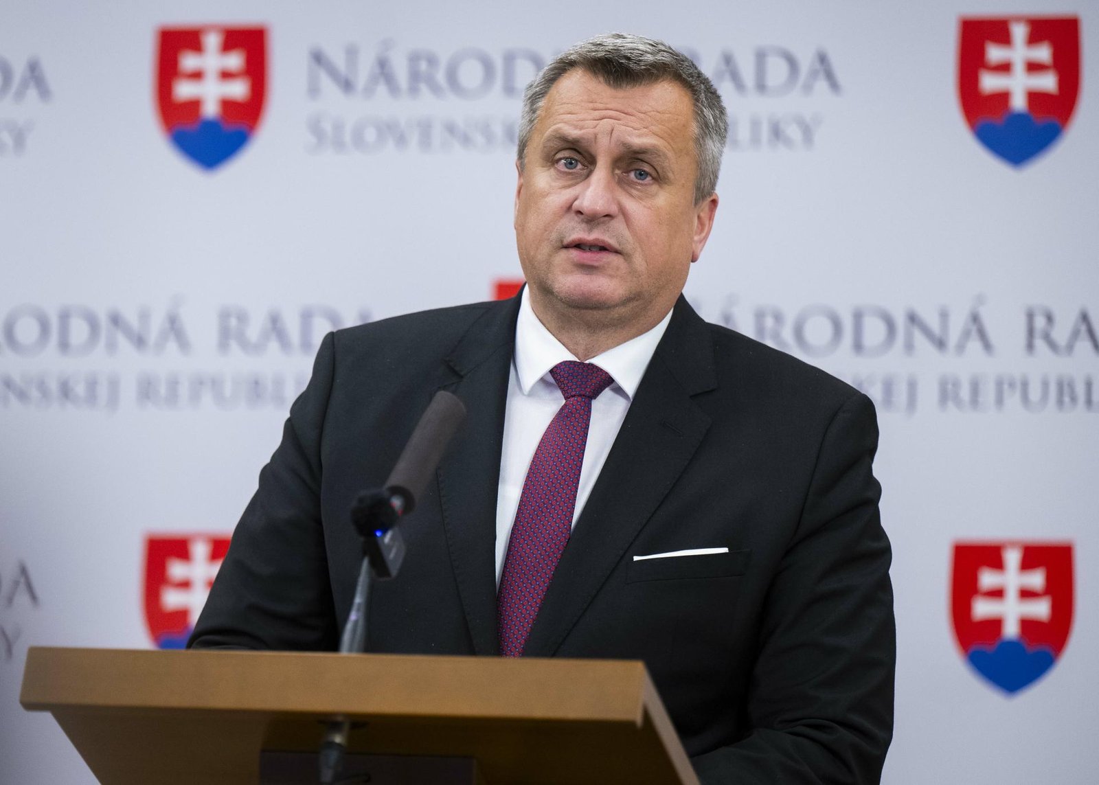 Danko sa usiluje o úpravu transakčnej dane. Lídri dvoch opozičných strán ho v tom podporujú Danko sa usiluje o úpravu transakčnej dane. Lídri dvoch opozičných strán ho v tom podporujú