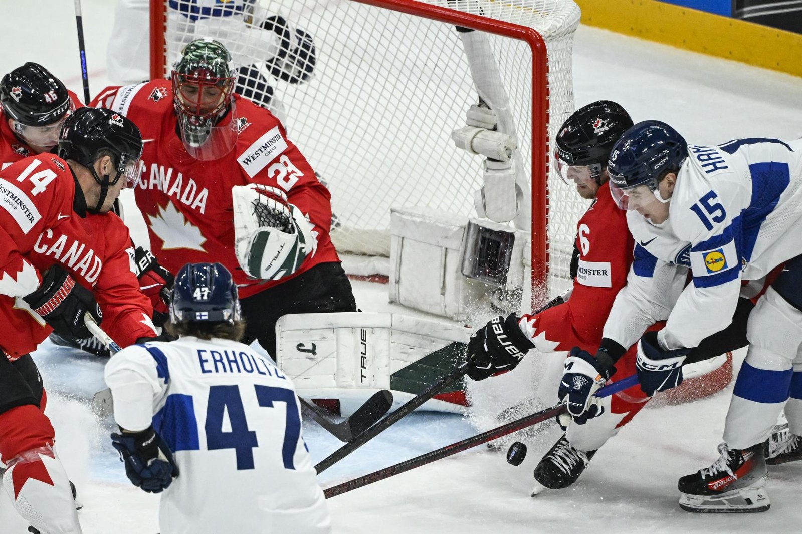Prvá prehra topfavorita na majstrovstvách sveta. Fínsko zdolalo Kanadu 2:1 po predĺžení Prvá prehra topfavorita na majstrovstvách sveta. Fínsko zdolalo Kanadu 2:1 po predĺžení