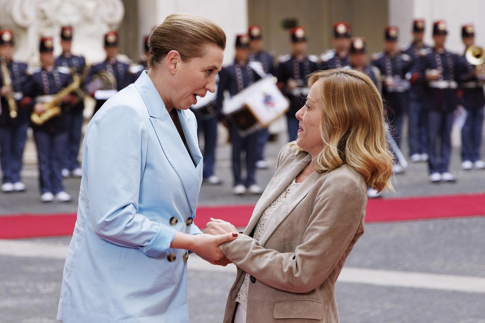 Deväť štátov Únie žiada revíziu výkladu dohovoru o ľudských právach, chcú tvrdší postoj voči migrantom Deväť štátov Únie žiada revíziu výkladu dohovoru o ľudských právach, chcú tvrdší postoj voči migrantom