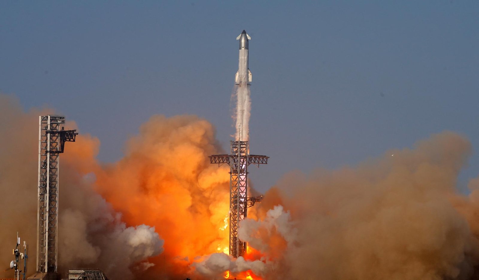 Ďalší skúšobný let Starship spoločnosti SpaceX opäť skončil neúspechom Ďalší skúšobný let Starship spoločnosti SpaceX opäť skončil neúspechom