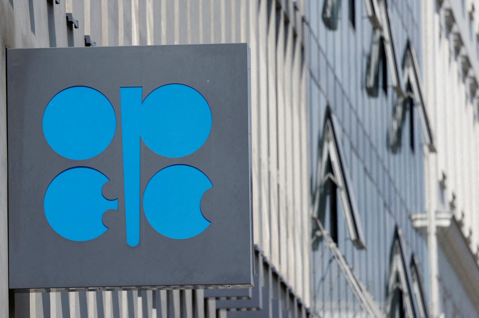 Osem producentov ropy z OPEC+ sa dohodlo na ďalšom zvýšení ťažby od júla Osem producentov ropy z OPEC+ sa dohodlo na ďalšom zvýšení ťažby od júla