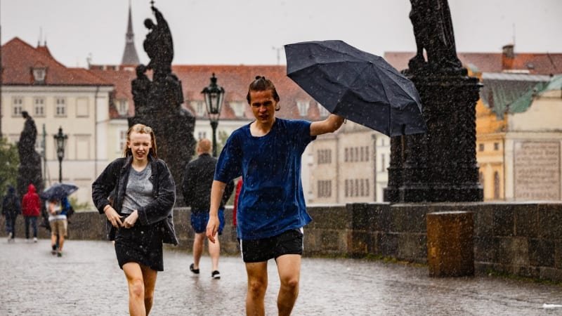 Sledujte RADAR: Prudce se ochladí, víkend bude deštivý. Objeví se i bouřky a sníh