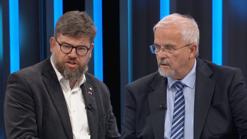 S vaší politikou by tu byl Hitler dodnes, vmetl Pospíšil Davidovi za kritiku pomoci Ukrajině S vaší politikou by tu byl Hitler dodnes, vmetl Pospíšil Davidovi za kritiku pomoci Ukrajině