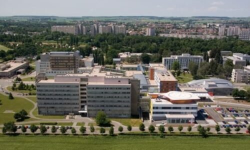 Zmatky v Hradci: Město v lednu zavřelo rizikové rampy na most, nyní je bez oprav otevřelo