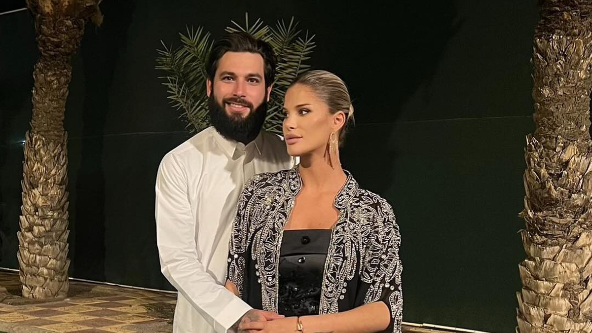 FOTO Po odchode z futbalu investoval do poľnohospodárstva, kvôli krásnej modelke zmenil vieru FOTO Po odchode z futbalu investoval do poľnohospodárstva, kvôli krásnej modelke zmenil vieru