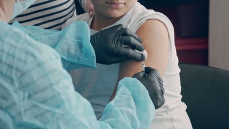 Hrozba, jíž lze ovlivnit v dětství. Česko „finišuje“ plán k vymýcení nádorů způsobených HPV Hrozba, jíž lze ovlivnit v dětství. Česko „finišuje“ plán k vymýcení nádorů způsobených HPV