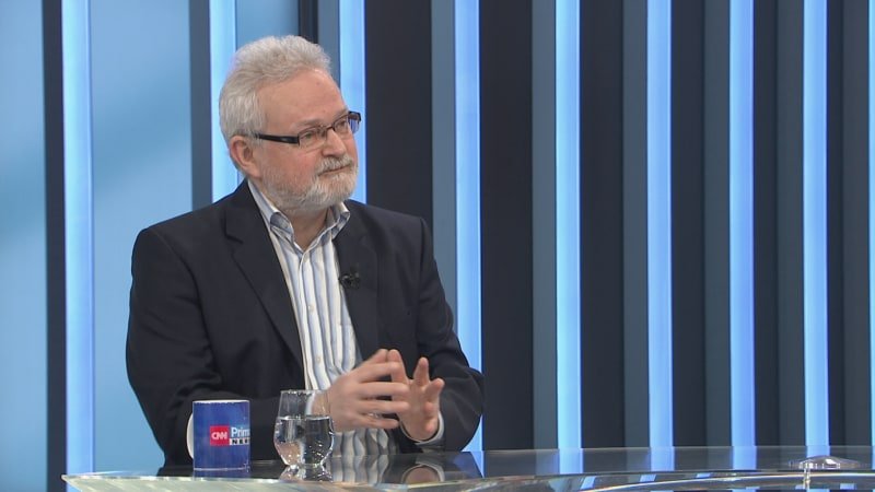 Schmarcz: Vláda vše vsadila na jednu kartu. Může prohrát celé Česko, Putin bude mít informace Schmarcz: Vláda vše vsadila na jednu kartu. Může prohrát celé Česko, Putin bude mít informace
