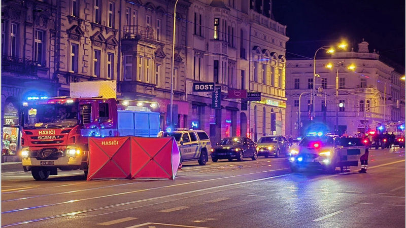 Tramvaj v Plzni usmýkala muže k smrti. Bezvládného tělo táhla půl kilometru Tramvaj v Plzni usmýkala muže k smrti. Bezvládného tělo táhla půl kilometru