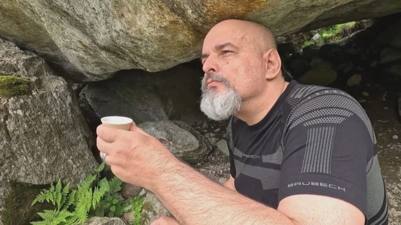 Guru Jára se posunul do on-line světa. Členky sekty láká na Filipíny kvůli „očistným“ pobytům Guru Jára se posunul do on-line světa. Členky sekty láká na Filipíny kvůli „očistným“ pobytům