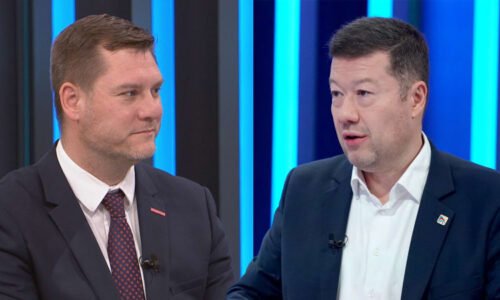Vracíte do Česka praktiky StB, rozohnil se Okamura. Letocha ho „ocenil“ za zadržování moči