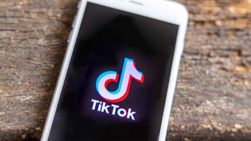 Čínská síť TikTok dostala 13miliardovou pokutu. Za nedostatky při ochraně osobních údajů Čínská síť TikTok dostala 13miliardovou pokutu. Za nedostatky při ochraně osobních údajů